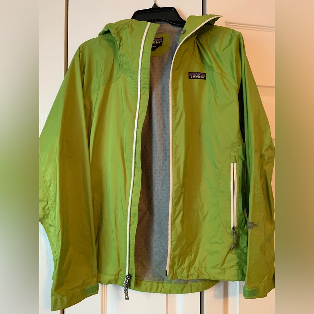 Patagonia lightweight raincoat